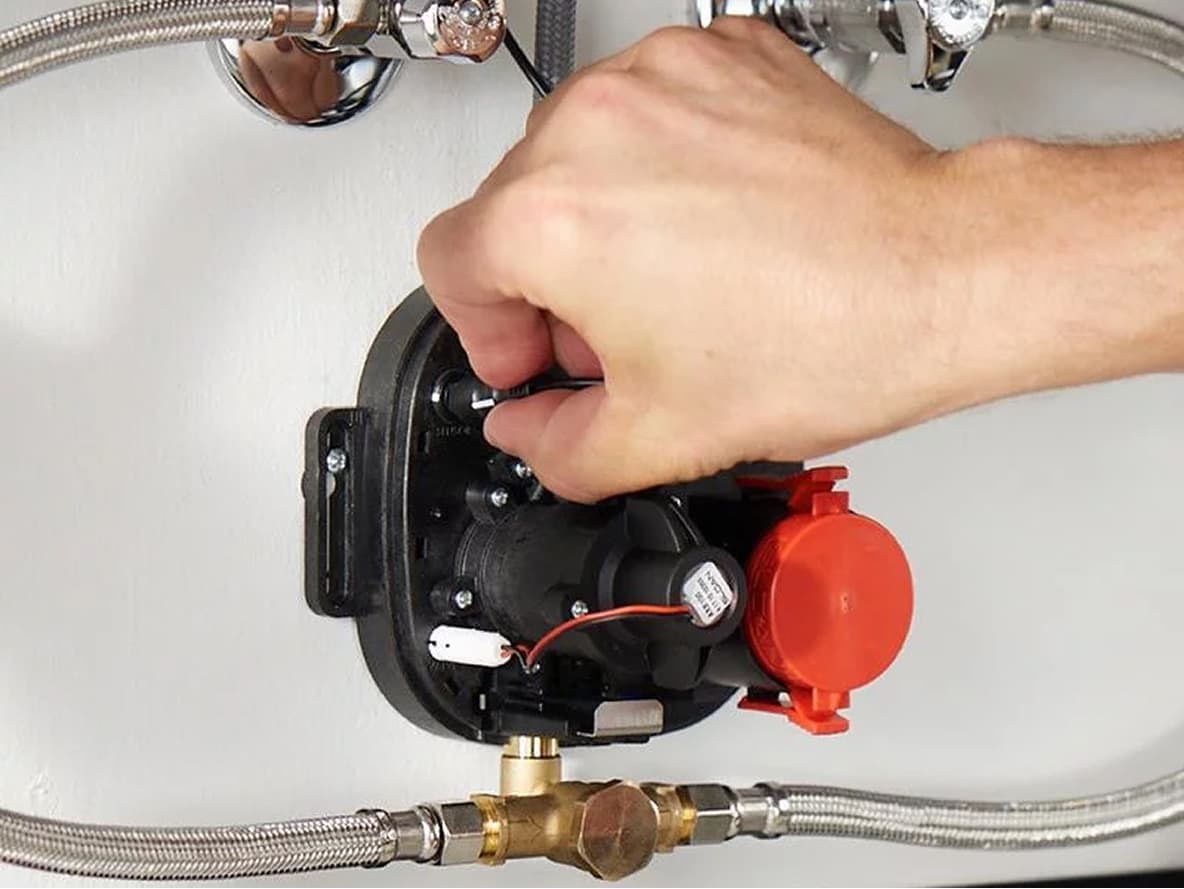 Installation of the Optima Box with a bolt