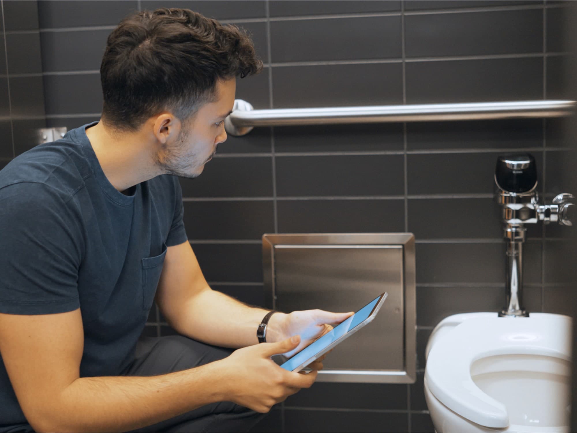 Person using SC Argus Pro to do maintenance on a toilet