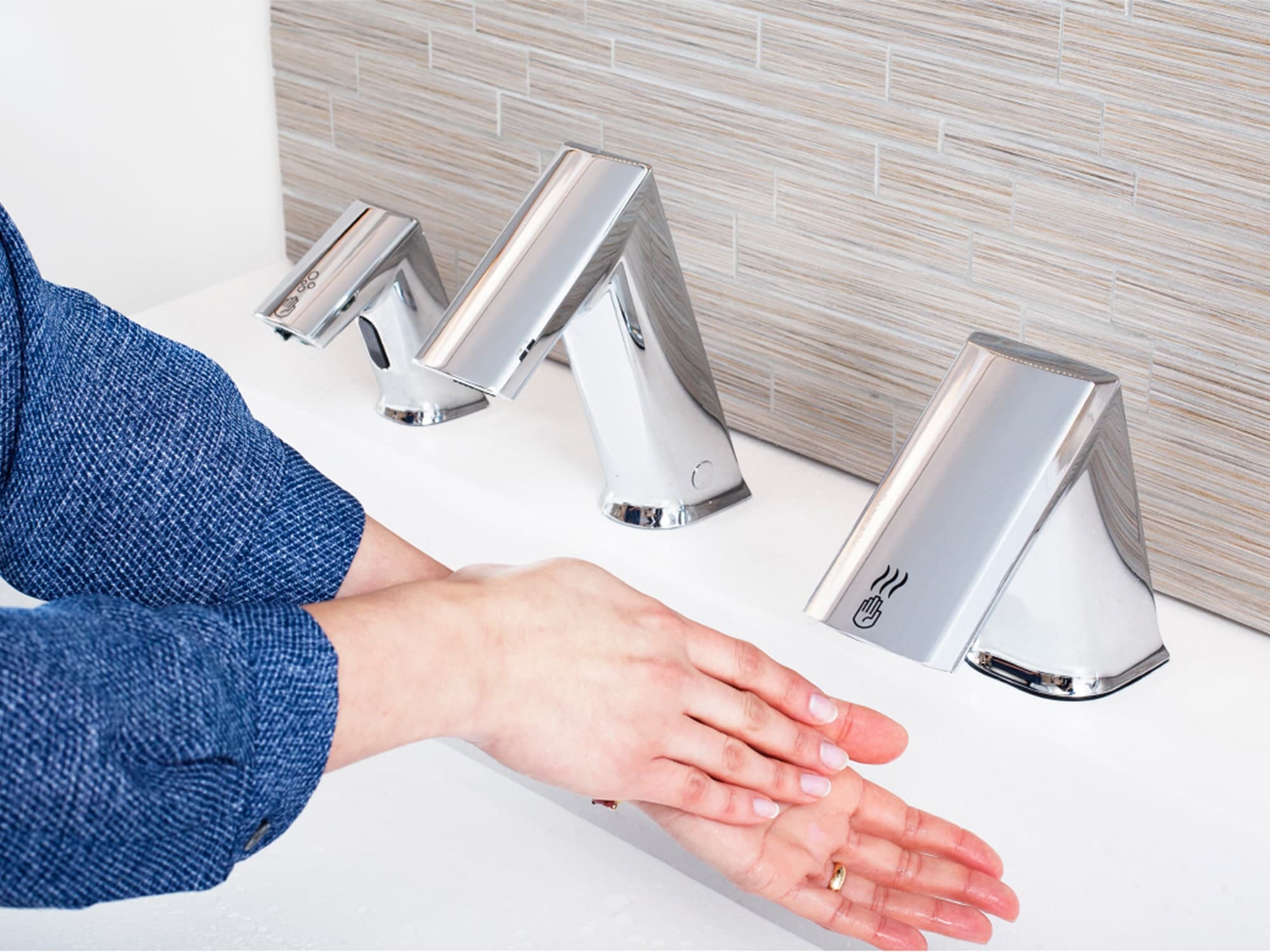 image of person drying their hands using the Sloan AER-DEC