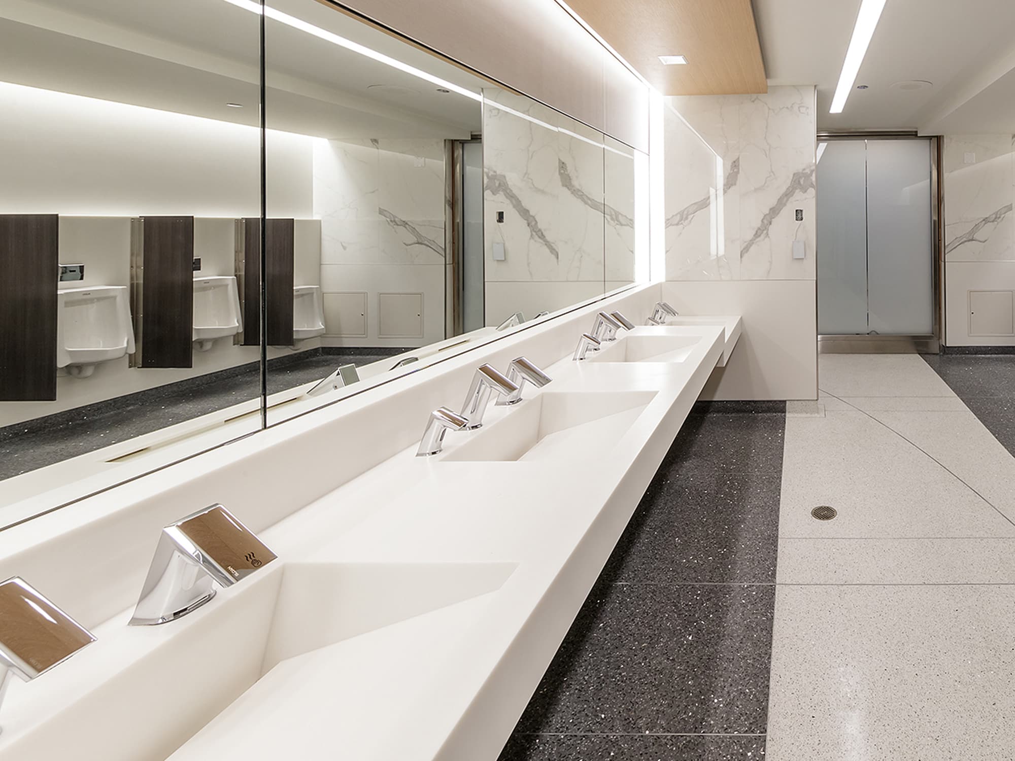 Sloan sinks with Seaming Service