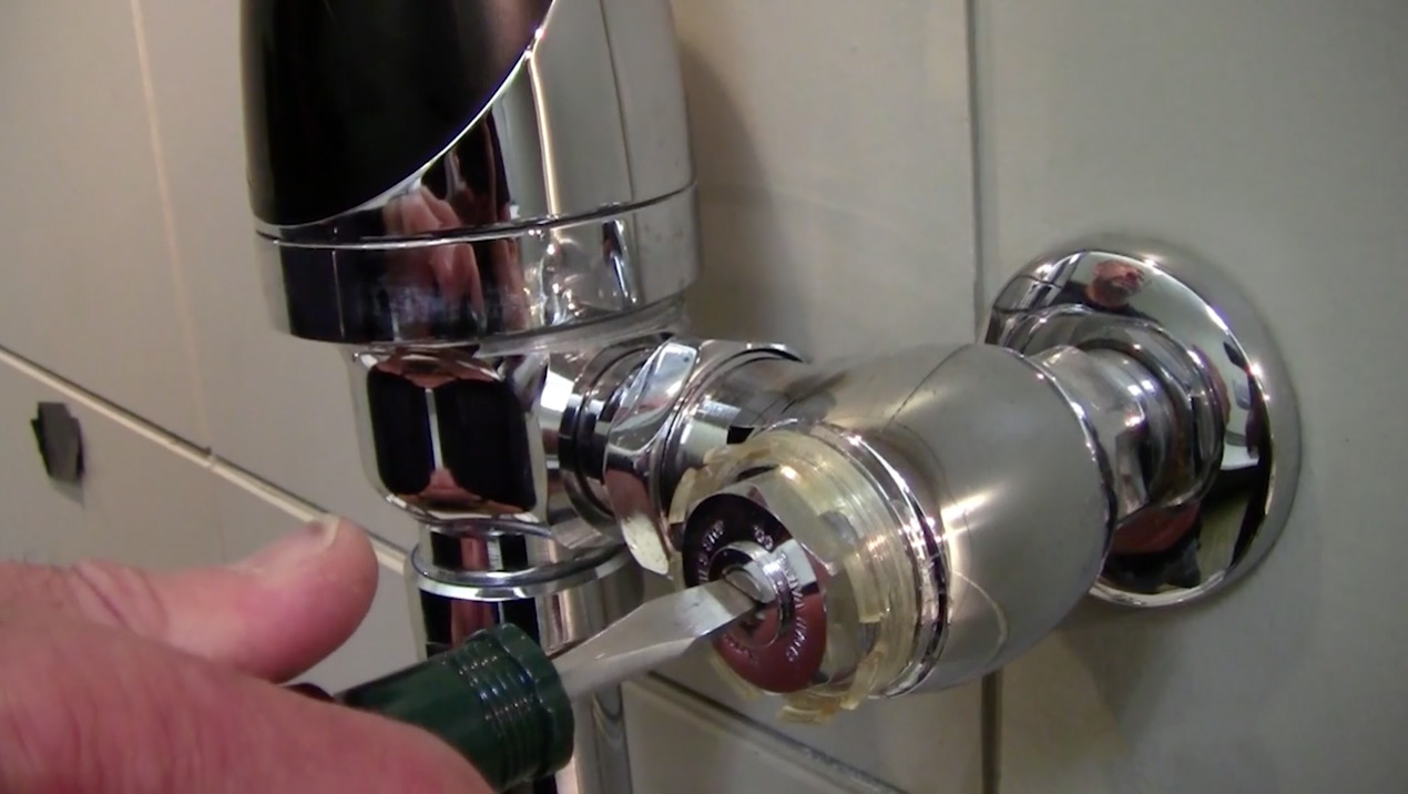 Solución de Problemas de Fluxómetros - Instalación de Control de Flujo