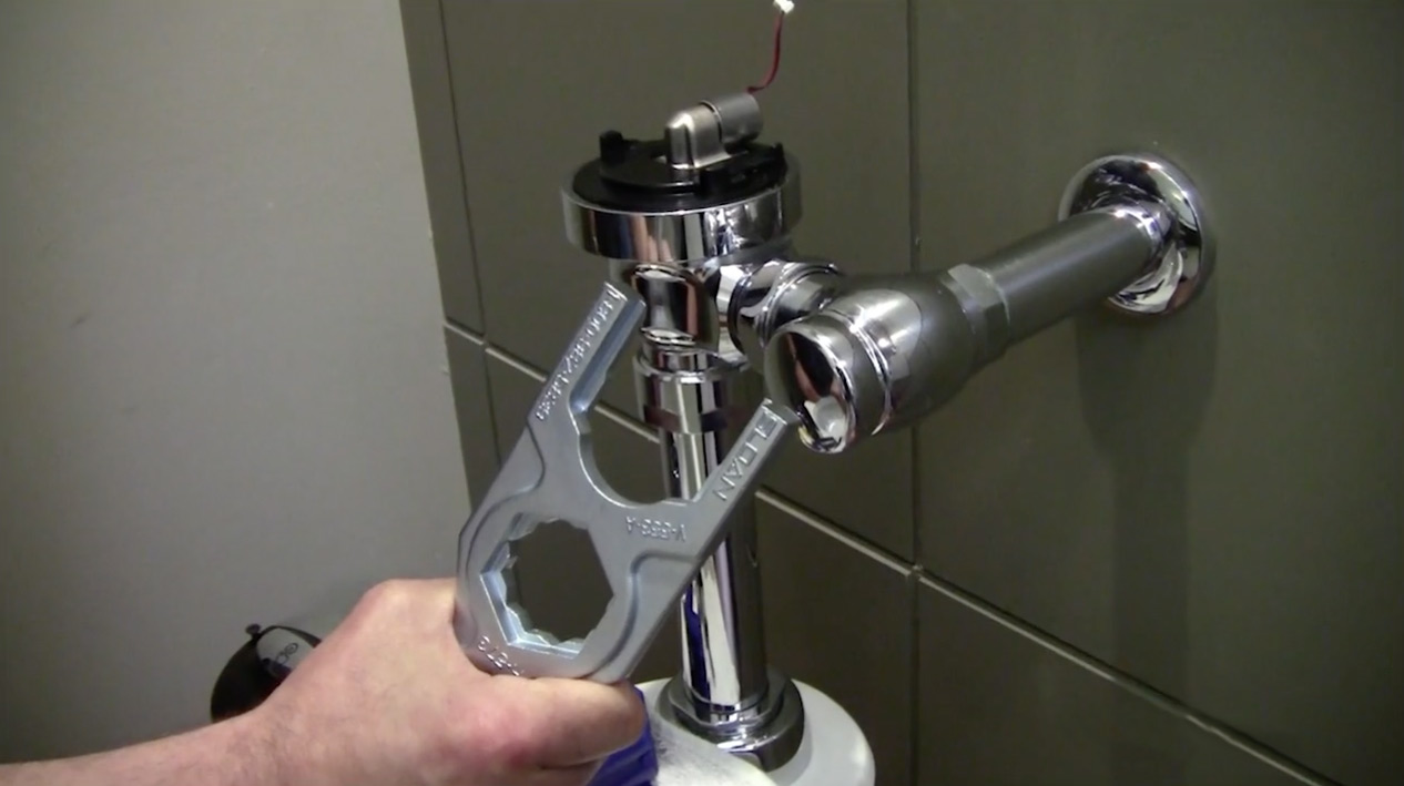 Solución de Problemas de Fluxómetros - Reemplazo de Solenoide